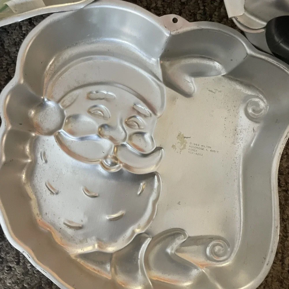 Lot of 6 Wilton Cake Pans Rudolph, Santa, Bear, 3D Bear, Dinosaur, Pluto VTG